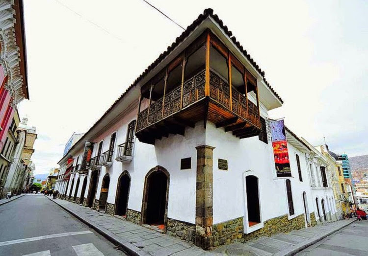 744px-Fachada_Museo_Nacional_de_Etnografía_y_Folklore